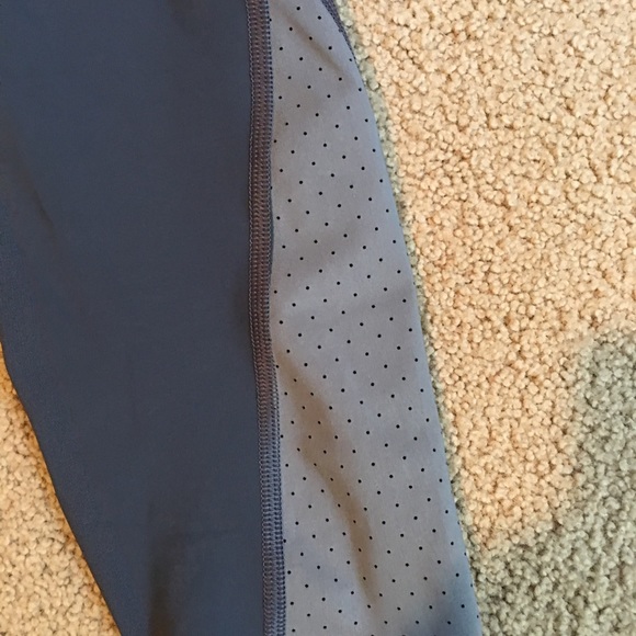 NWOT GapFit Compression Sculpt Leggings - Picture 6 of 6